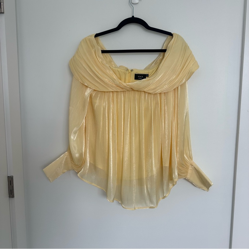 NWOT Vici Dellie Pleated Off The Shoulder Top - Picture 7 of 10